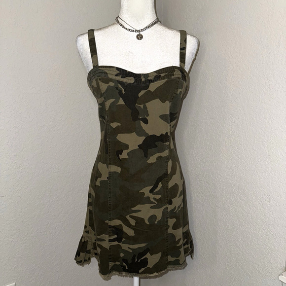 Kendall & Kylie Camo Print Ruffle Raw Hem Overall Stretchy Sheath Dress Sz M - Picture 1 of 8